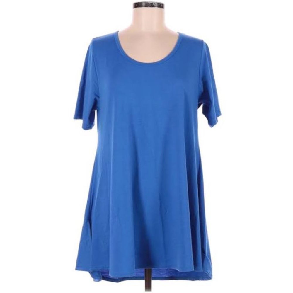↠NWOT↞ Blue Short Sleeve top with Slits